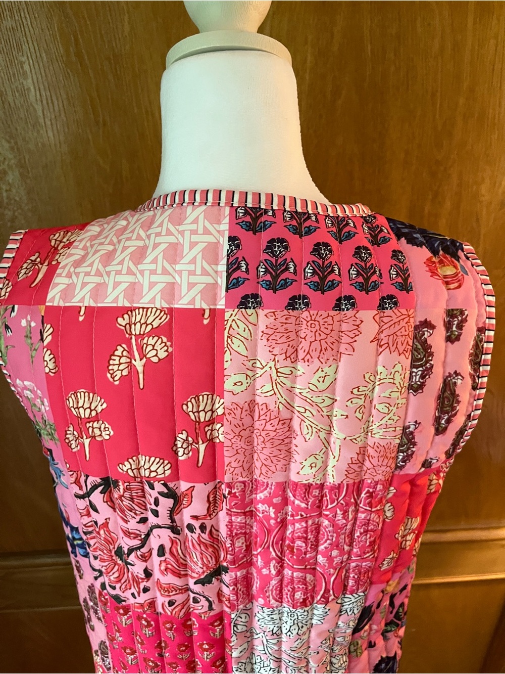 Sz M Miss Sparkling Hot Pink Floral Patchwork Quilt Vest - Picture 13 of 16
